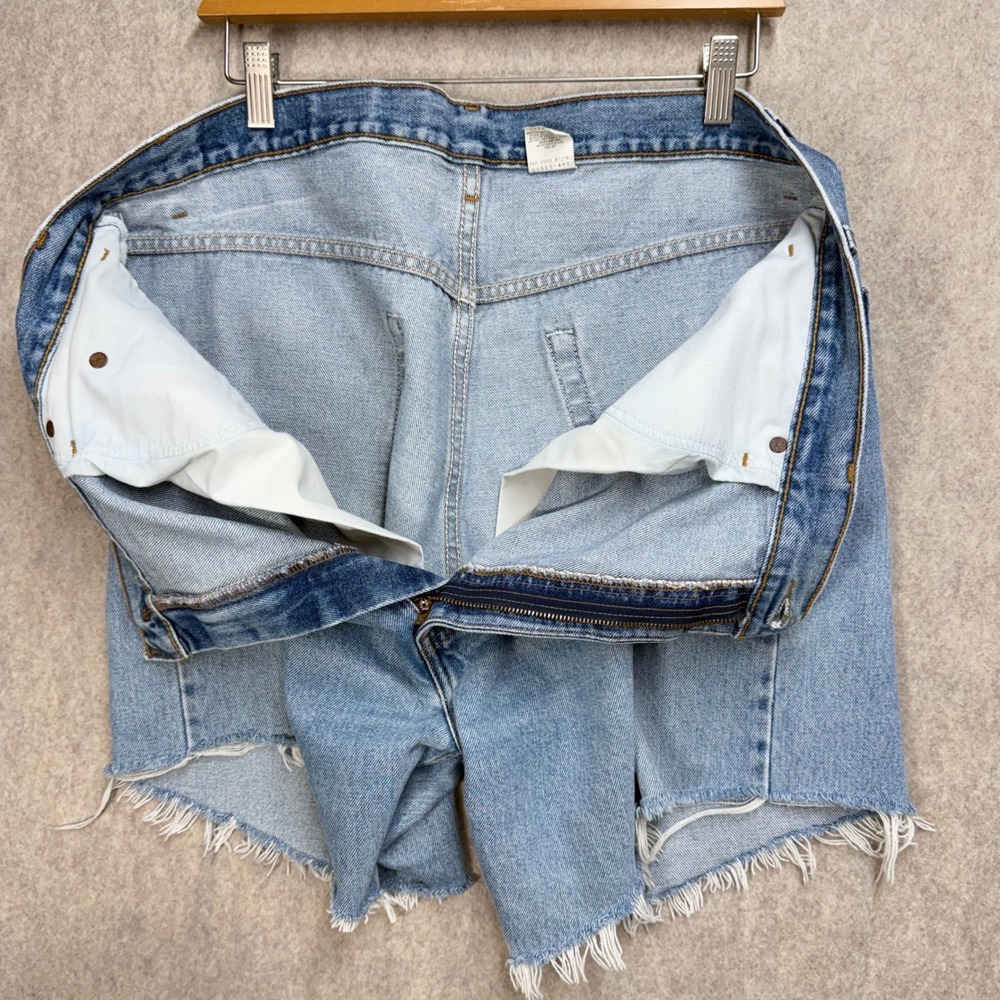 Levis 505 Mens Size 40 Vintage Light Wash Denim Cutoff Shorts Regular Fit Blue - Picture 5 of 7